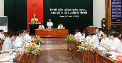 ຮອງນາຍົກລັດຖະມົນຕີ Hoang Trung Hai ຢ້ຽມຢາມ ແລະ ເຮັດວຽກຢູ່ແຂວງກວາງບິ່ງ